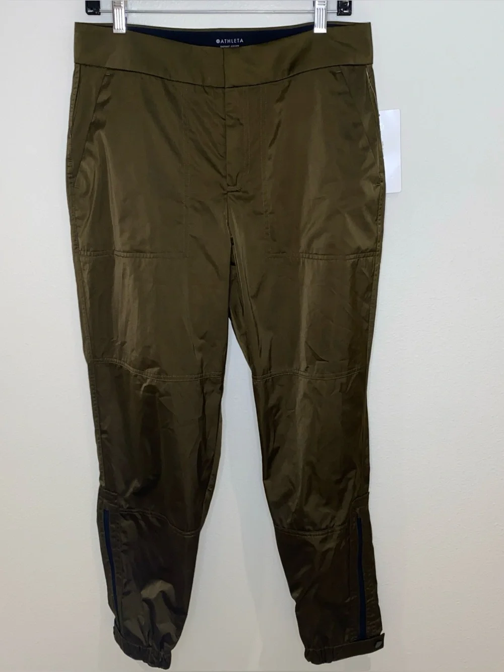 NWT Athleta Radiant Jogger Pant Olive Green Size 8 Sleek Satiny Finish MSRP $108